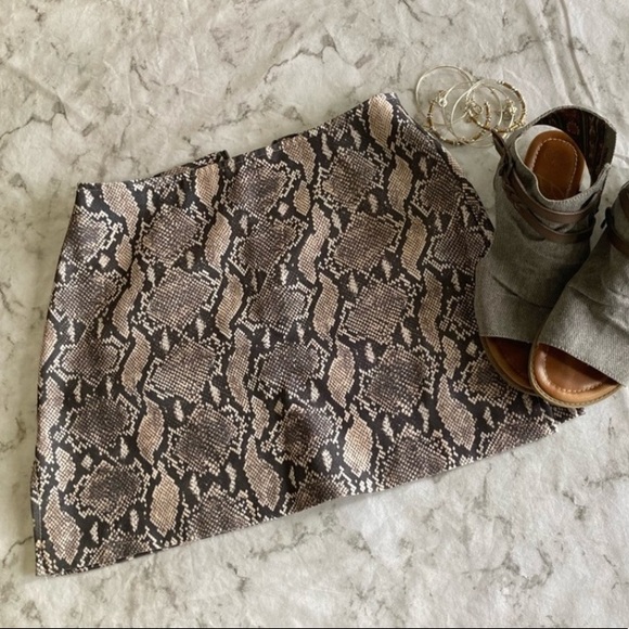 Snake skin look skirt - Picture 1 of 7